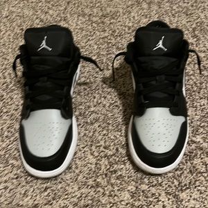 Jordan 1 low Shadow toe (GS) (Kids 6.5Y)